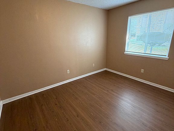 5th image of 2000 Longmire Ct APT 12
