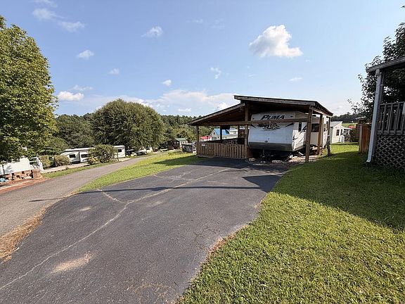 3rd image of 152 Megan Cir