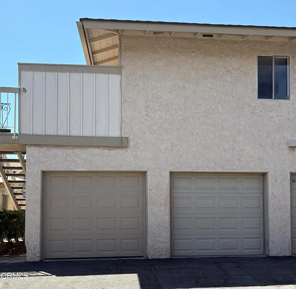 3 bed, 2.0 bath, 1084 sqft, $3,000 — Photo 4