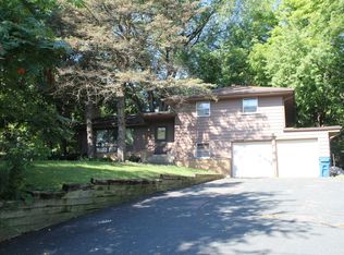 208 Hopkins Xrds, Minnetonka, MN 55305