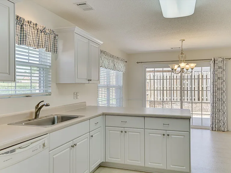 443 Surrey Park Dr SE — Photo 16