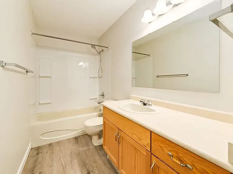 5320 47th Ave #202 — Photo 9