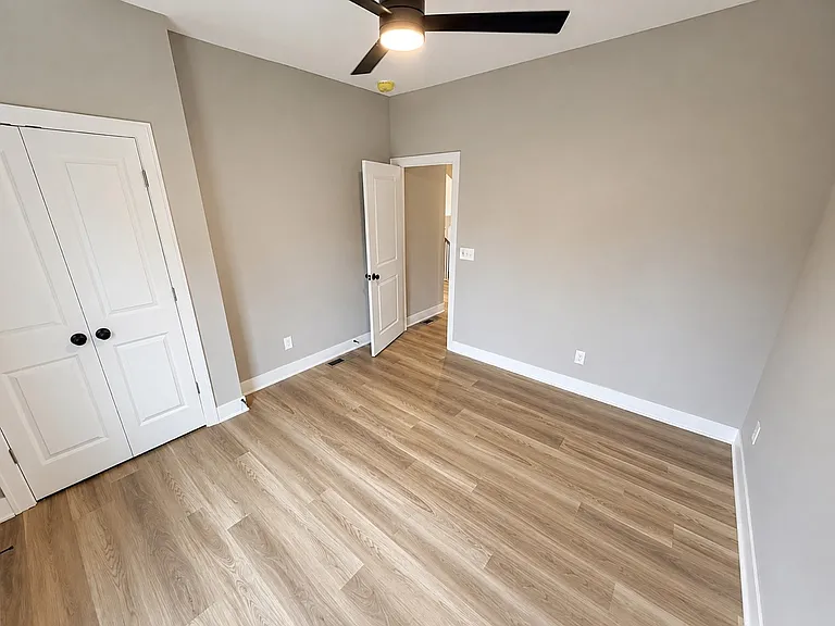 512 W Lawrence St — Photo 7