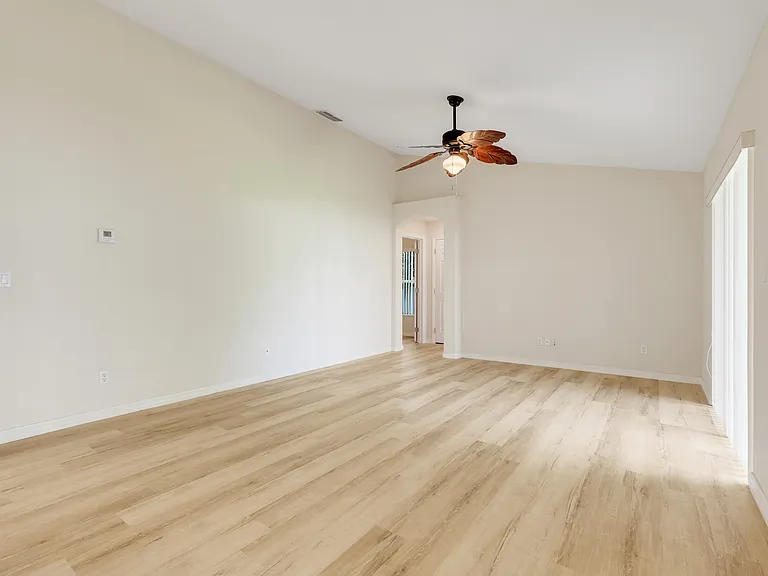 12900 Cloverdale Ln — Photo 14