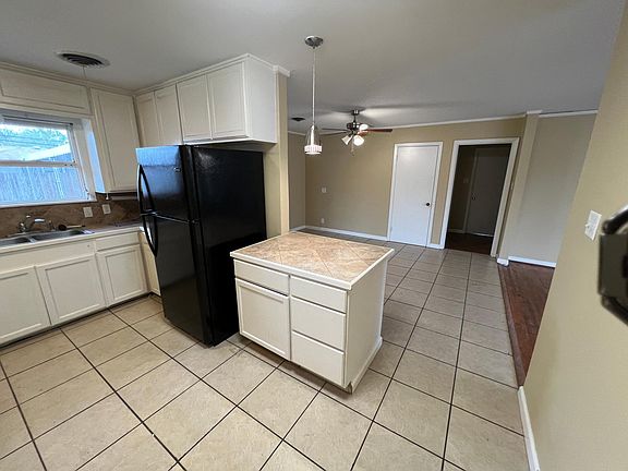 5th image of 3726 Fort Worth St