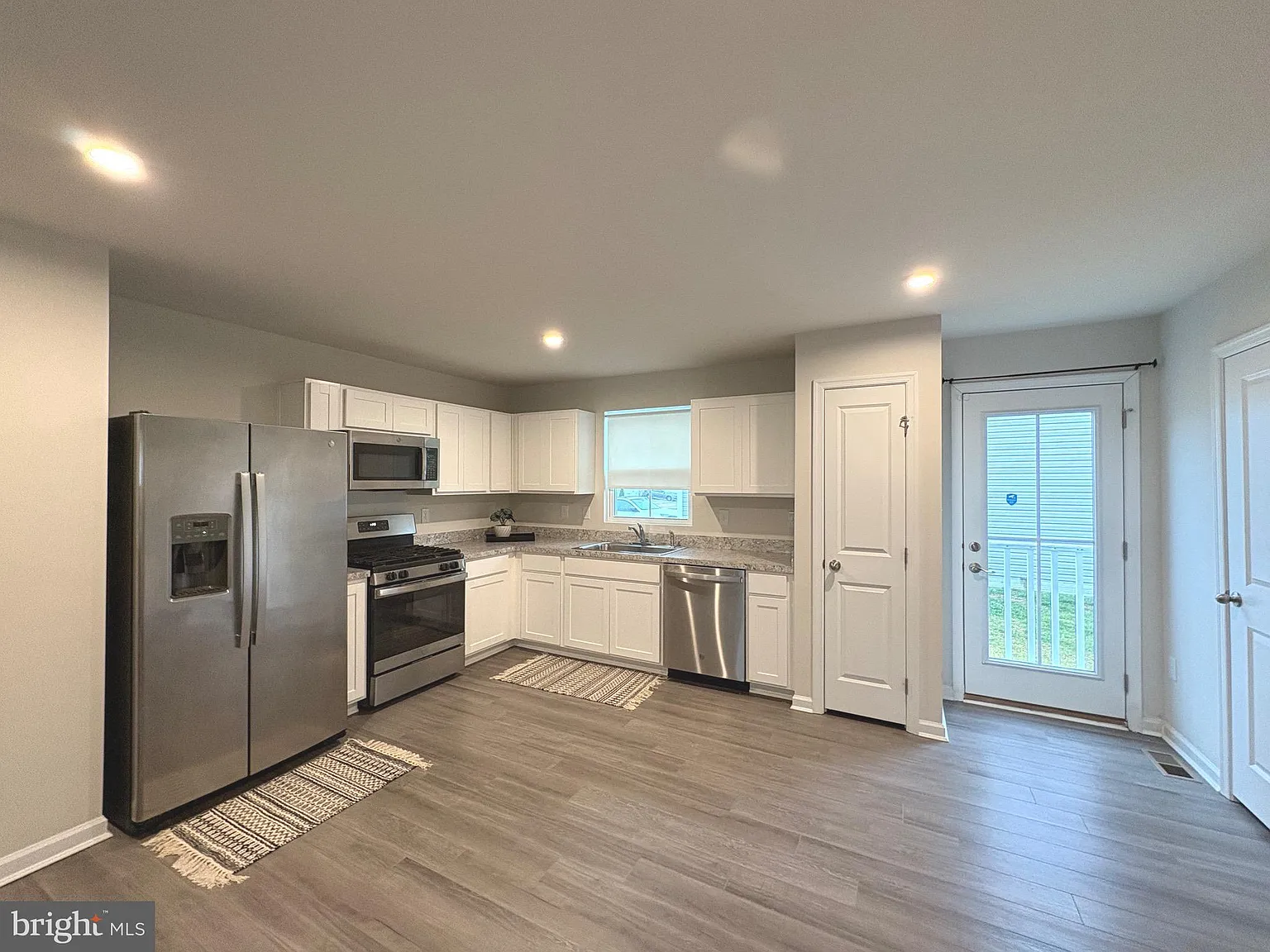3 bed, 2.5 bath, 1440 sqft, $2,500 — Photo 4