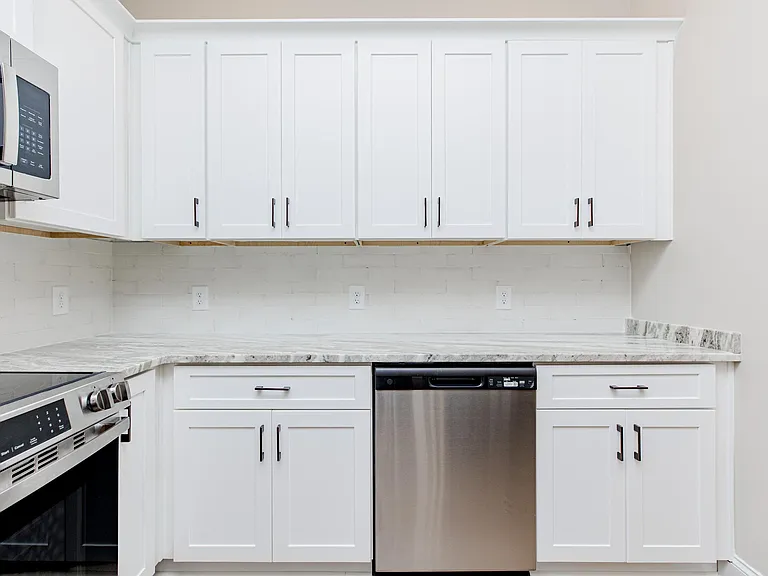 1009 Northside Dr — Photo 8