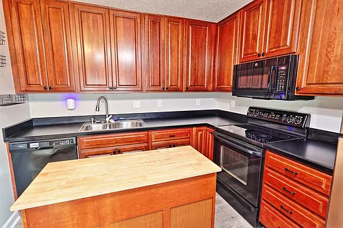 975 Barbizon Dr Photo 1