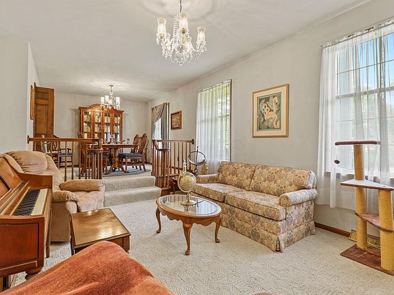 4th image of 261 Lakeview Dr NE