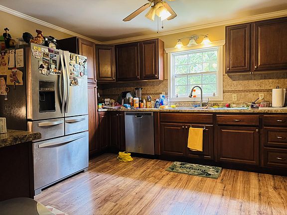 2nd image of 825 Minnis Rd NE