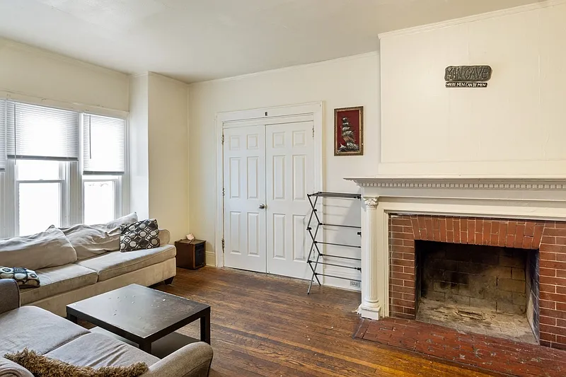 4 bed, 2.0 bath, 979 sqft, $450 — Photo 2