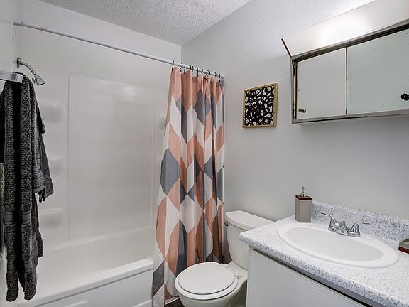 4th image of 2828 E 11th St #1-2