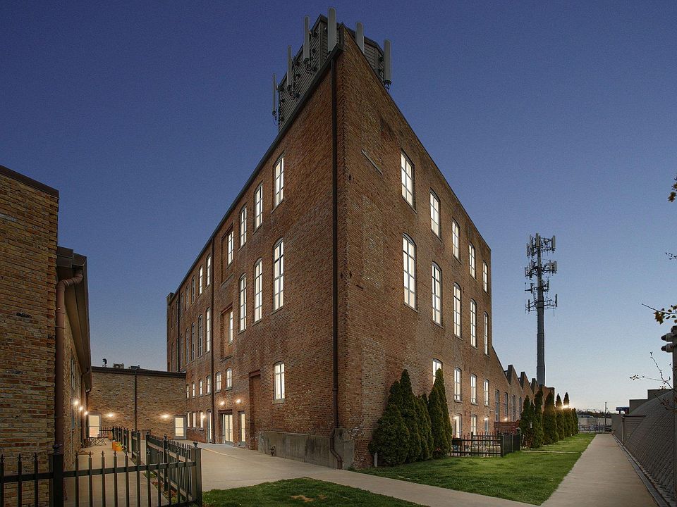 1st image of 3059 N Weil St Unit 406