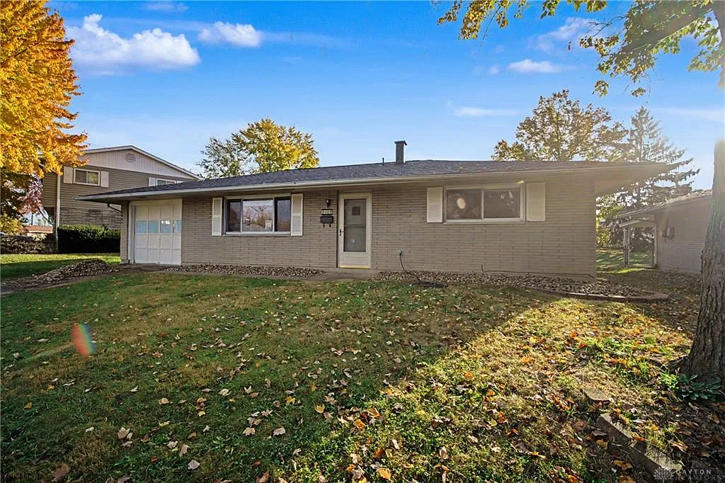 3 bed, 1.5 bath, 1033 sqft, $1,500 — Photo 1
