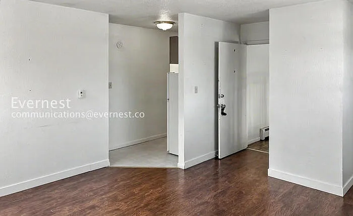 1305 Burton Ct #4 — Photo 11
