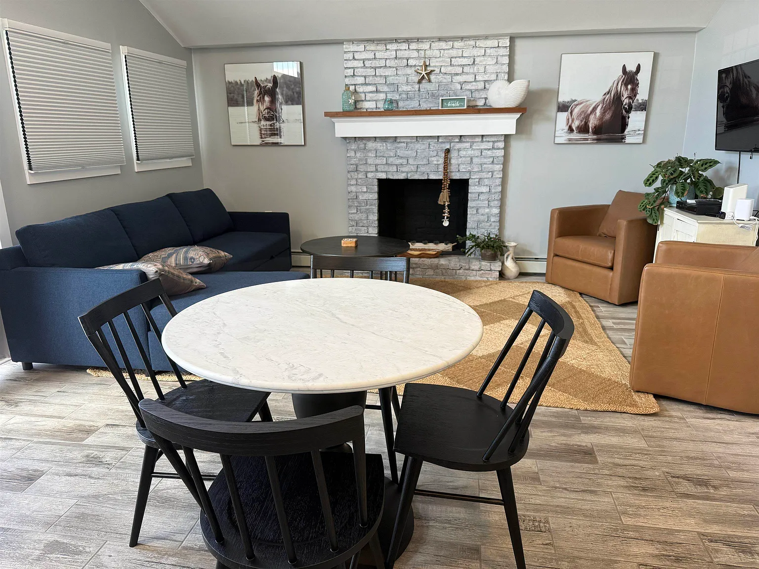3 bed, 1.0 bath, 1008 sqft, $2,850 — Photo 3