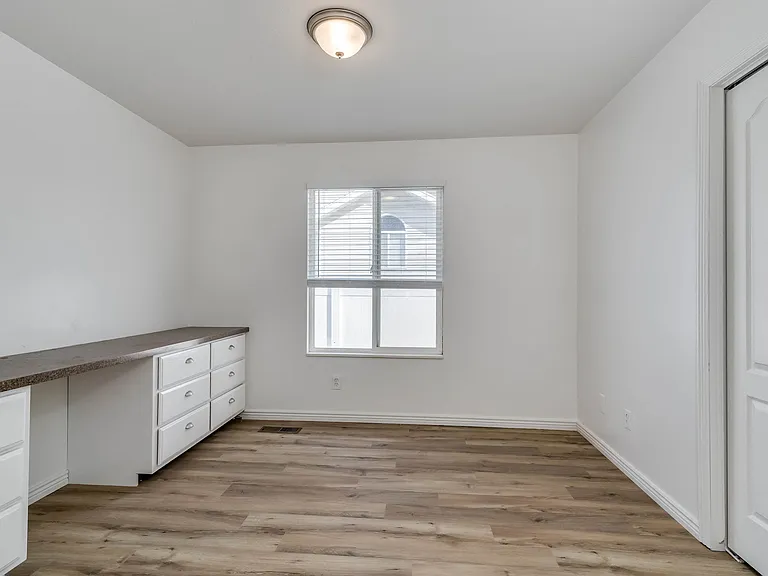 409 S 1125 W — Photo 21