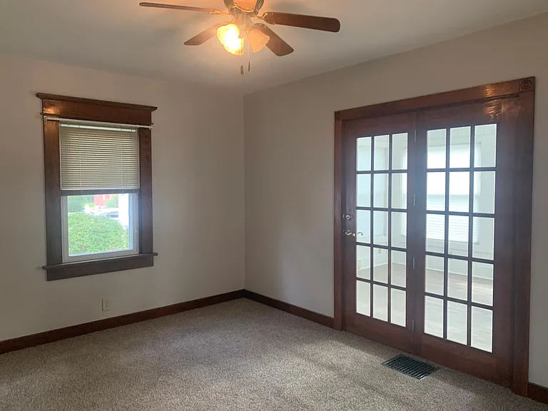 251 E Main St — Photo 11