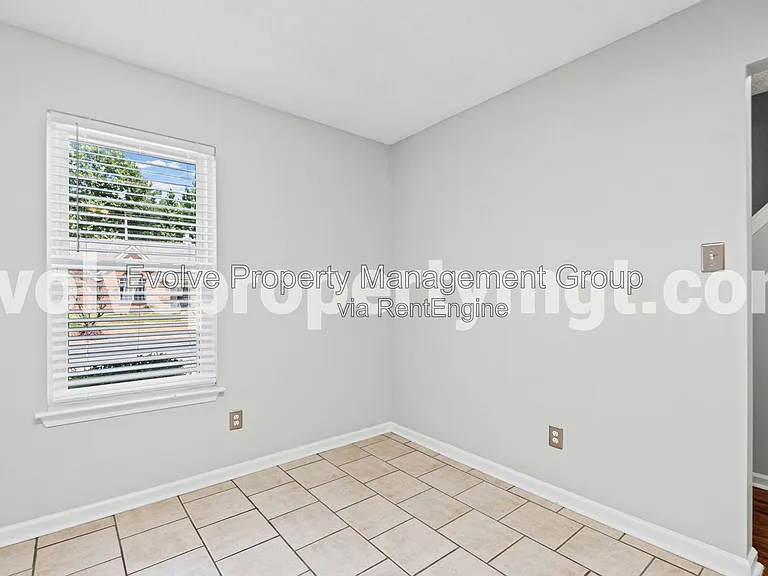 8363 Creek Front Dr — Photo 11