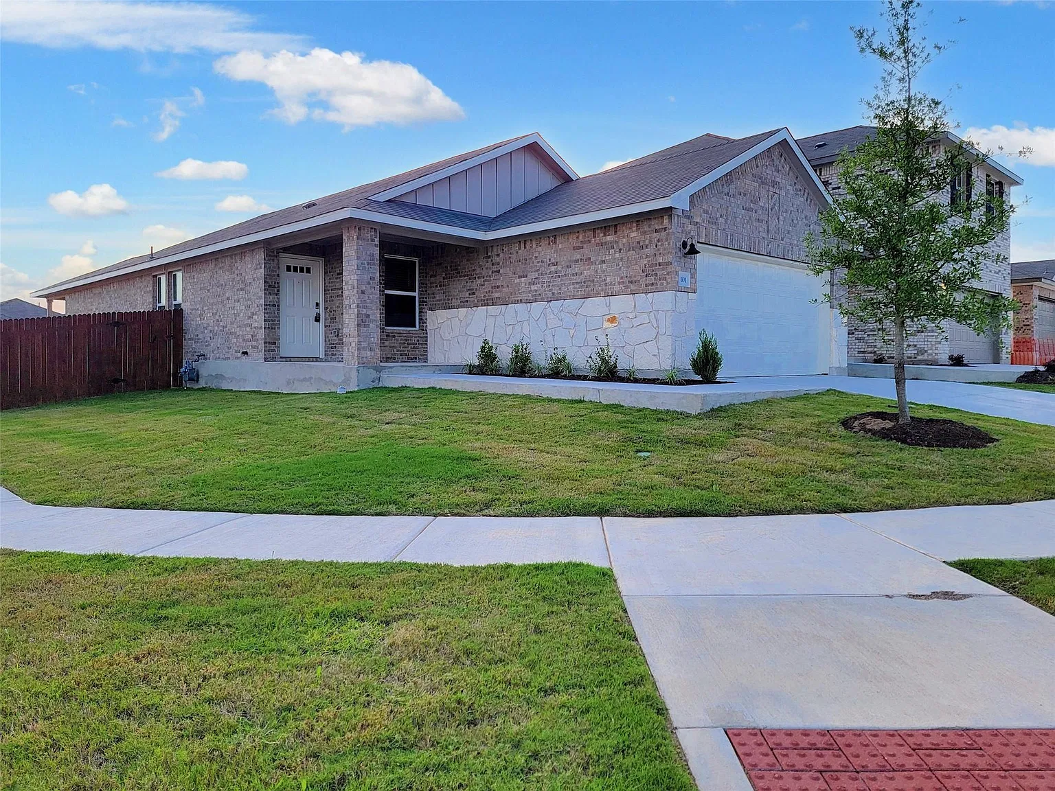 3 bed, 2.0 bath, 1509 sqft, $1,995 — Photo 2