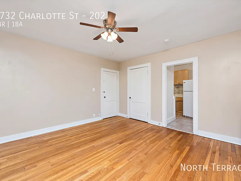 2732 Charlotte St — Photo 5