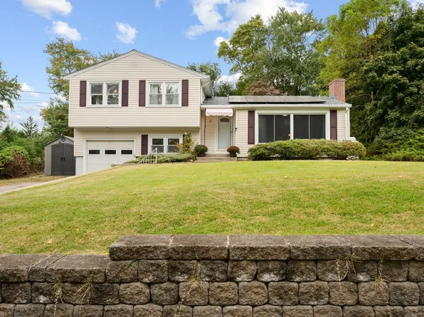 10 Sunniecrest Drive, Waterford, CT 06385