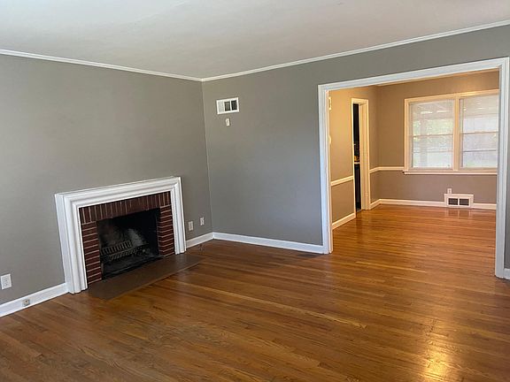 3rd image of 17 W 73rd St #17