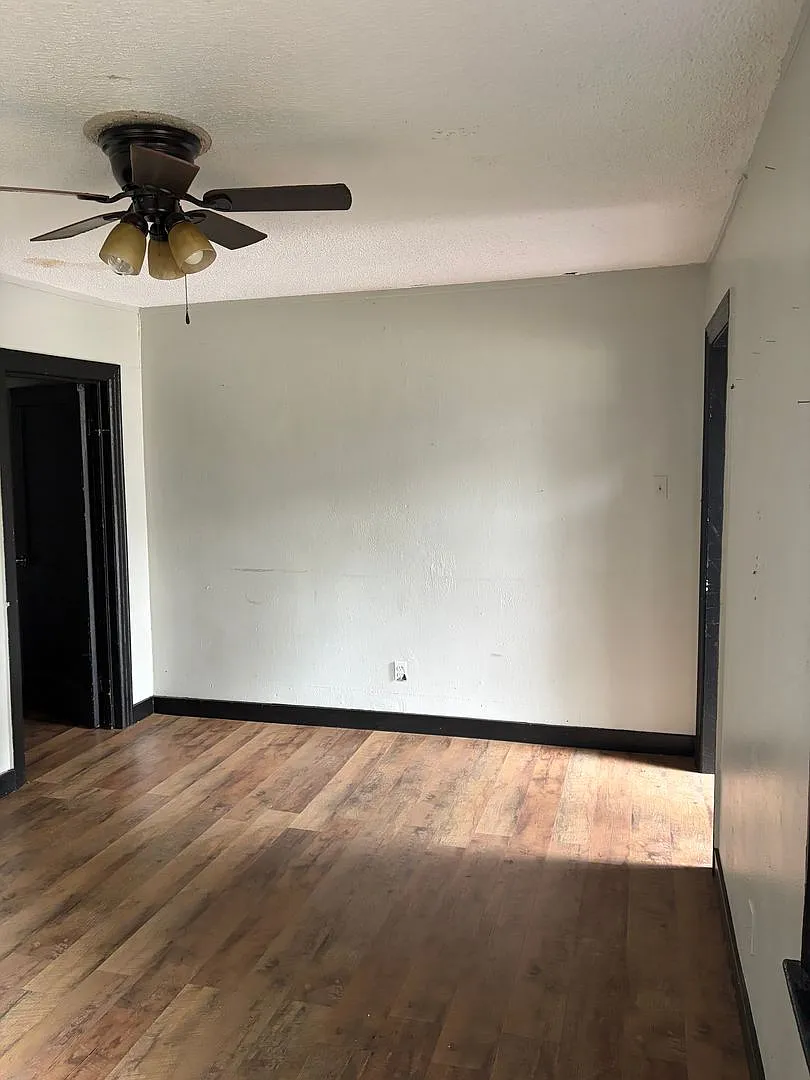 Bermudez - 906 (CBC) — Photo 2