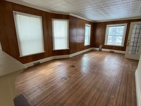 98 Melrose St, Rochester, NY 14619