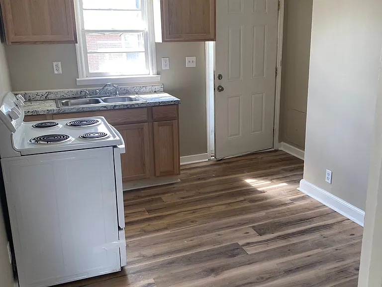 313B Lawn St #313B — Photo 5