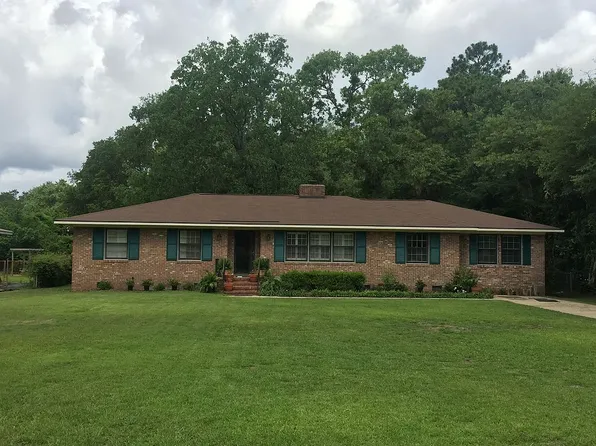 27 Robert E Lee Dr, Wilmington, NC 28412