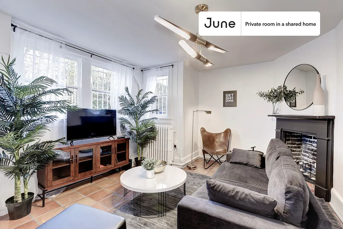 Queen bedroom in 4 bed/1.5 bath home in Capitol Hill #176 2A — Photo 4