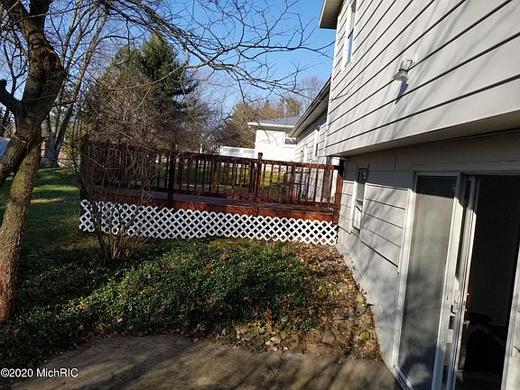 3rd image of 730 Knollwood Dr