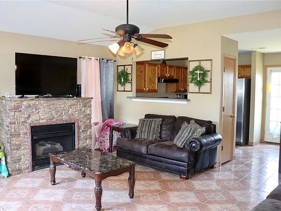 4th image of 302 E Sandlewood Dr