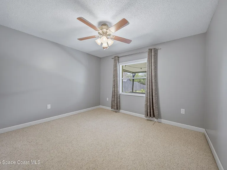 2224 Westminster Dr — Photo 14