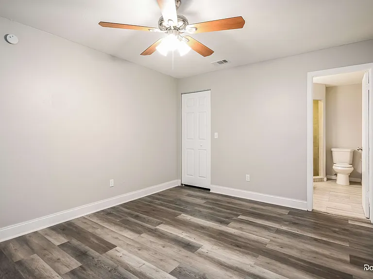 202 Minnesota Woods Ln — Photo 8
