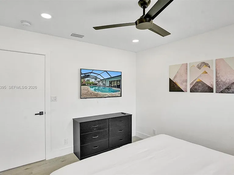 1141 N Northlake Dr — Photo 43