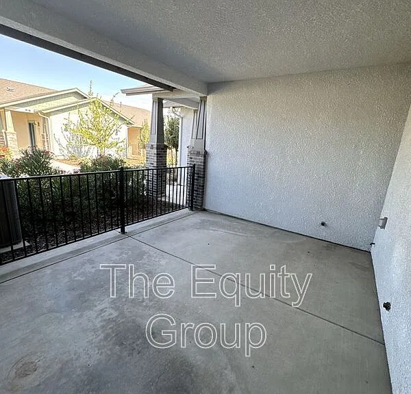 514 S Summit St #103 — Photo 15