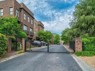 515 Canton Walk, Roswell, GA 30075