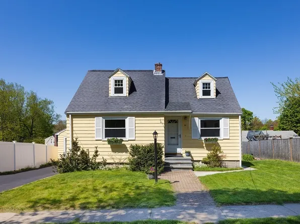 24 Endicott Rd, Stoneham, MA 02180