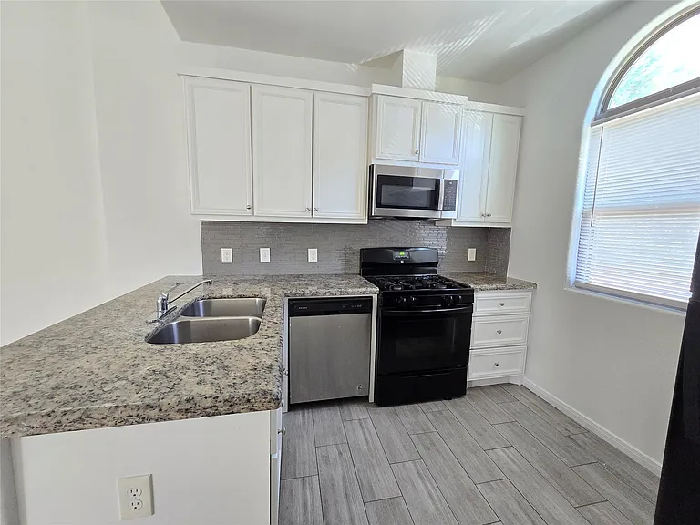 3702 Wylie St #B — Photo 5
