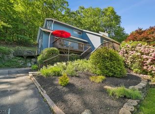 14 Lynn Dr, Andover, NJ 07821