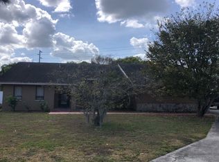 2205 Flaming Arrow Dr, Lakeland, FL 33813