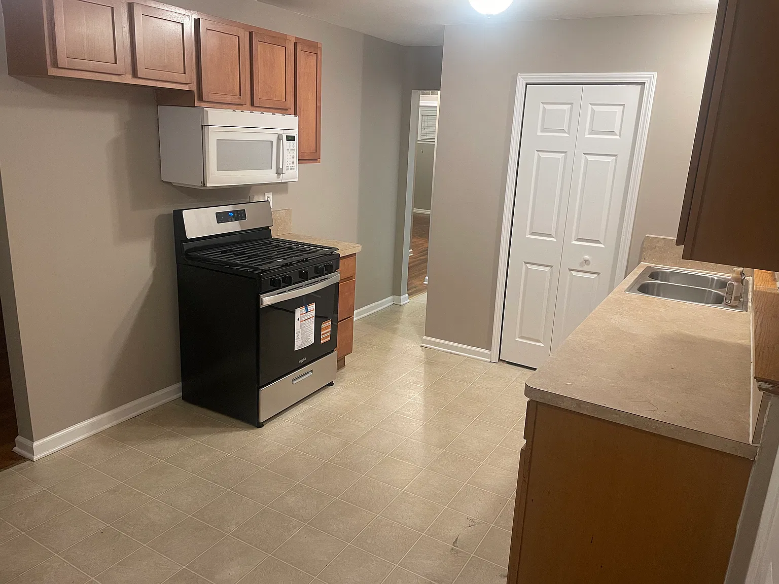 3 bed, 988 sqft, $1,400 — Photo 4