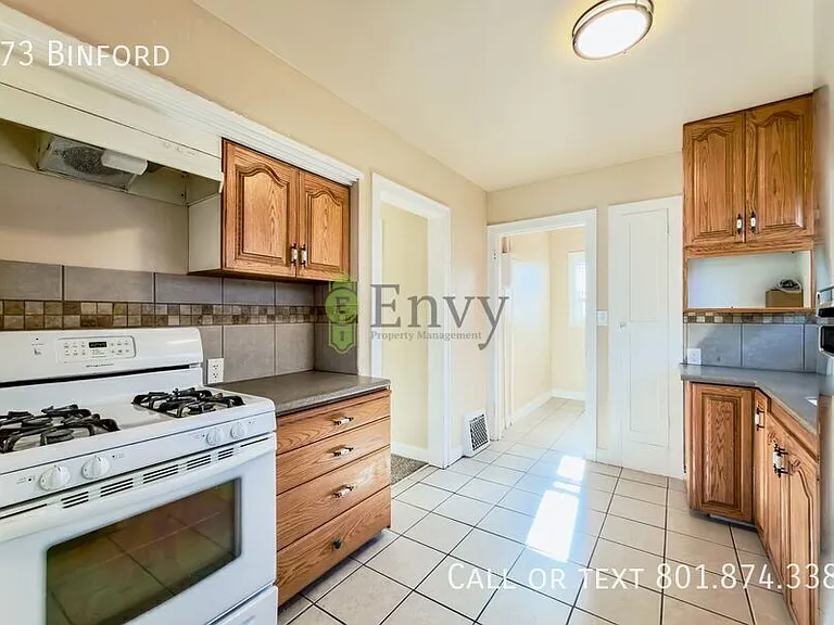 873 Binford St — Photo 9
