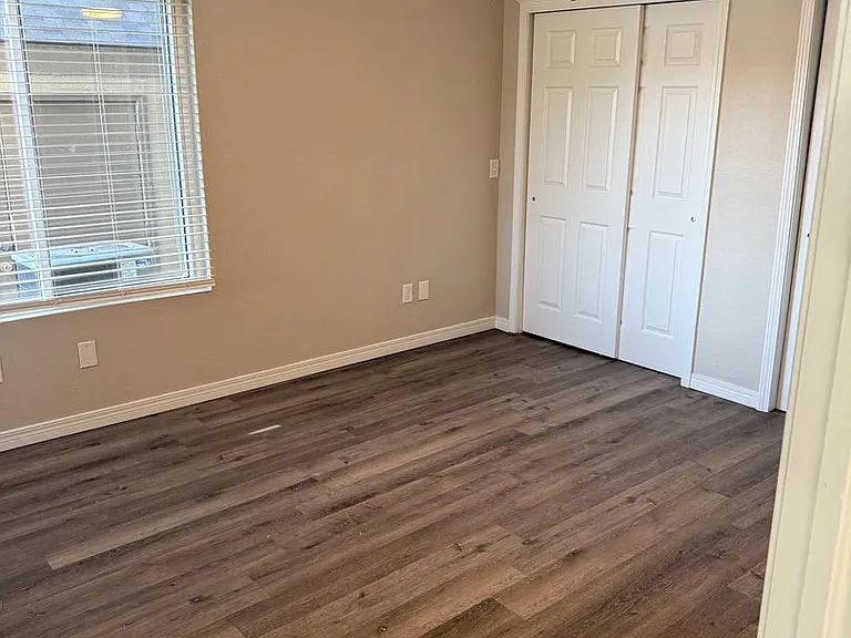 Silver Sands Apartments — Photo 29