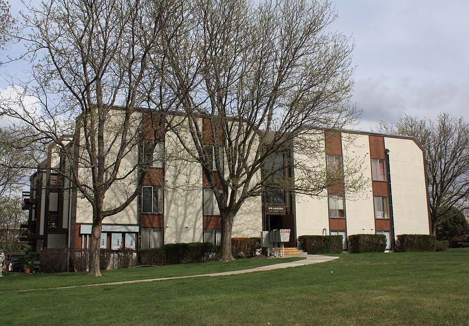 1st image of 3146 Lakeside Dr APT 306