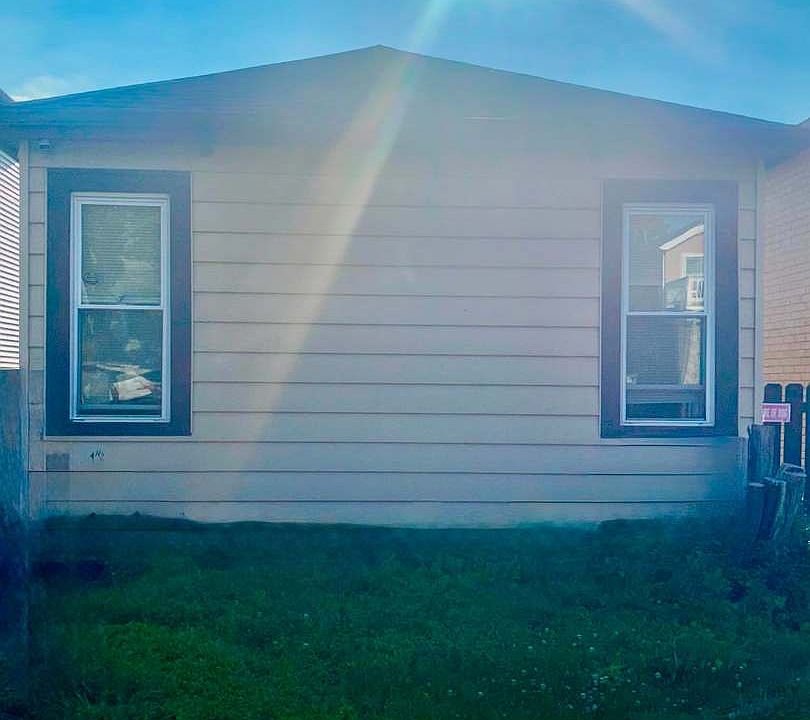 1st image of 3338 N Oriole Ave