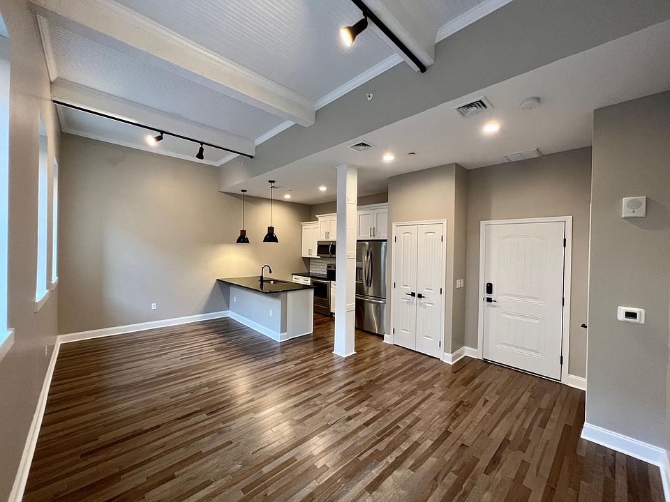 1st image of 33 E Northampton St #103