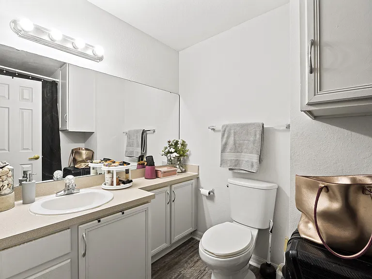 Woodland Heights Apartments — Photo 24